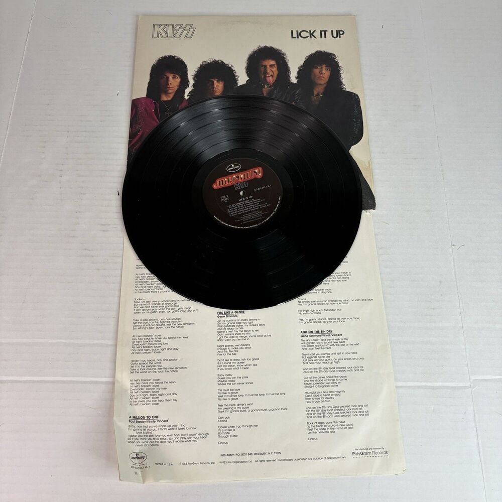Vintage~KISS~Lick It UP~Vinyl Record~1983 Mercury Records~432-814-297-1 - Picture 3 of 5